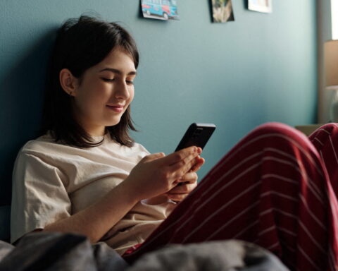 Interdiction des réseaux sociaux pour les moins de 15 ans : le texte débattu à l'Assemblée nationale