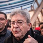 Jean-Luc Mélenchon accuse François Hollande de préparer sa candidature pour 2027