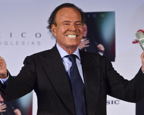 Julio Iglesias accusé d'agressions sexuelles par deux anciennes employées en Espagne