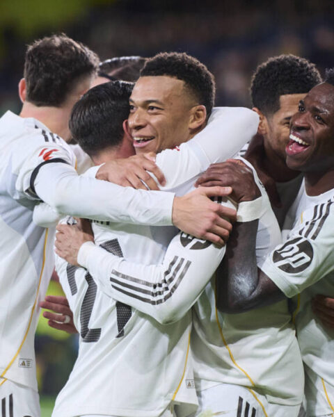 "Kylian Mbappé réalise une panenka en hommage à Brahim Diaz, tandis que Bradley Barcola propulse le PSG en tête de la Ligue"