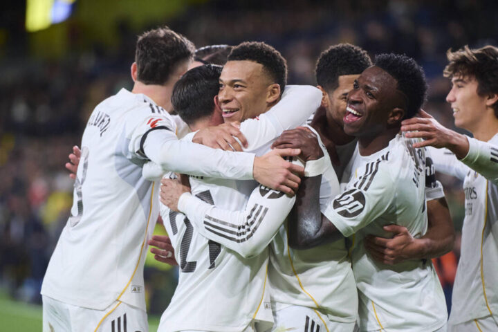 "Kylian Mbappé réalise une panenka en hommage à Brahim Diaz, tandis que Bradley Barcola propulse le PSG en tête de la Ligue"