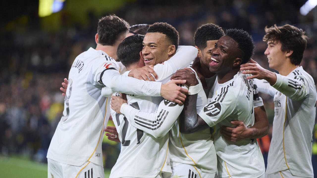 "Kylian Mbappé réalise une panenka en hommage à Brahim Diaz, tandis que Bradley Barcola propulse le PSG en tête de la Ligue"