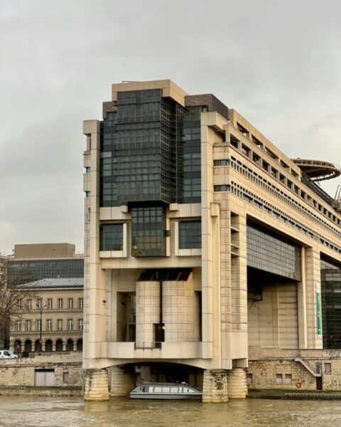 La croissance économique en France prévue pour 2025 : +0,9 %