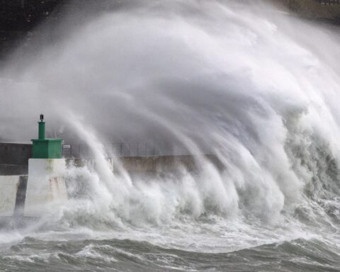 La tempête Goretti provoque des vagues allant jusqu'à 8,4 m sur les côtes atlantiques