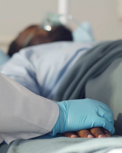 Lancement d'Ecoute Famiréa : une ligne gratuite pour les familles de patients en réanimation en France