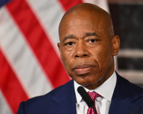 L'ancien maire de New York accusé d'avoir détourné 3,4 millions de dollars lors du lancement de sa cryptomonnaie