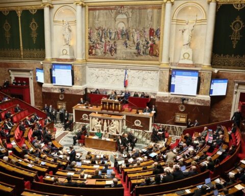 L'Assemblée nationale adopte à l'unanimité la fin du "devoir conjugal" en France