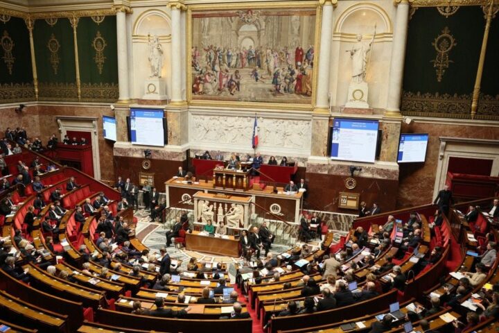 L'Assemblée nationale adopte à l'unanimité la fin du "devoir conjugal" en France