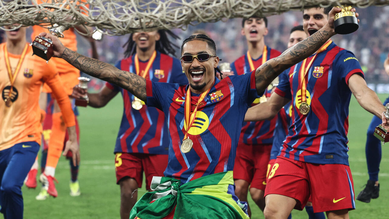 Le Barça remporte la Supercoupe d'Espagne en s'imposant face au Real Madrid, tandis que la légende camerounaise appelle à préserver l'esprit de la CAN.