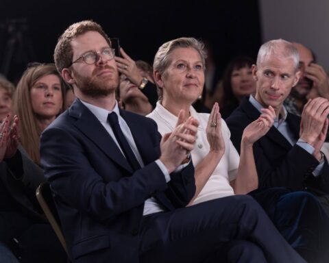 Le gouvernement envisage de rediscuter des rémunérations des fonctionnaires, les syndicats restent sceptiques