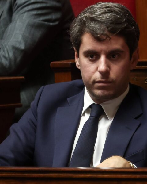 Le journal La Nouvelle République critique un prétendu plagiat par le parti Renaissance