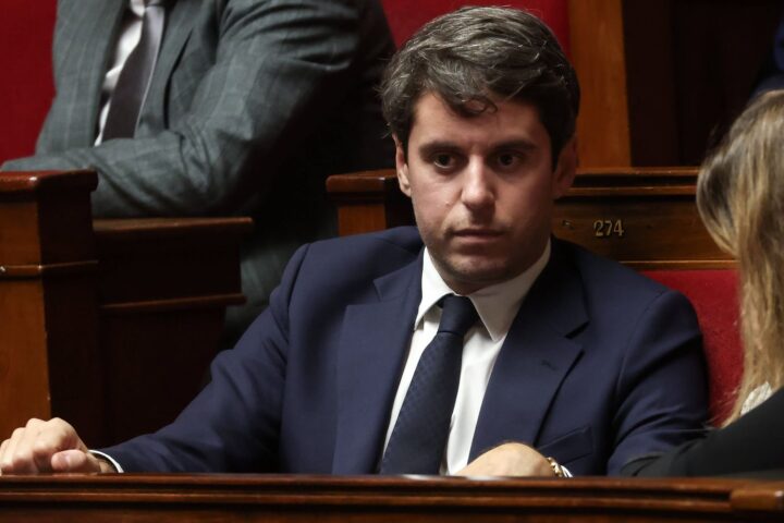 Le journal La Nouvelle République critique un prétendu plagiat par le parti Renaissance