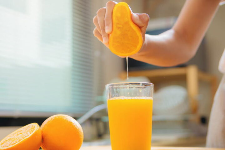 Le jus d'orange frais : attention à la surconsommation et à l'impact sur la santé