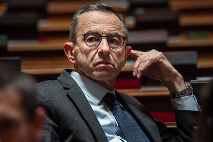 Le Rassemblement national critique Bruno Retailleau pour la hausse des titres de séjour en 2025