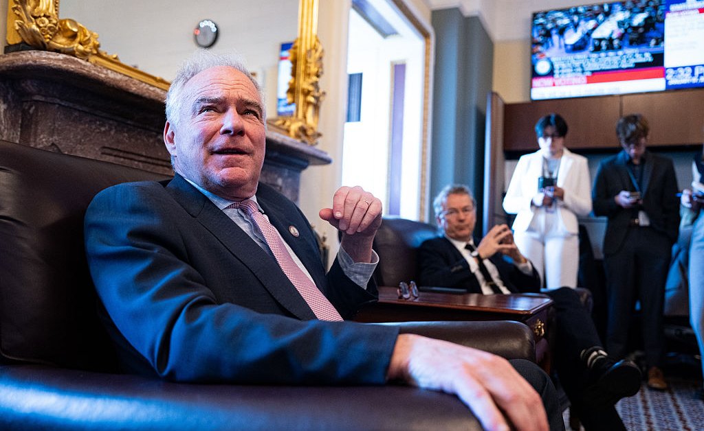 Le Sénat adopte une mesure sur les pouvoirs de guerre pour limiter les actions militaires de Trump au Venezuela