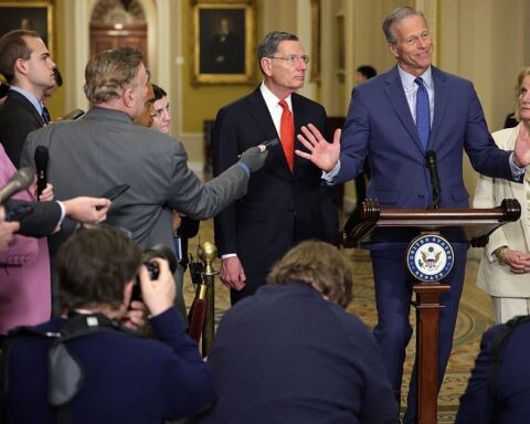 Le Sénat américain face à un dilemme sur la résolution des pouvoirs militaires concernant le Venezuela