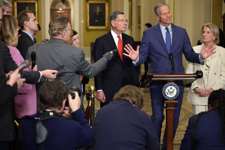 Le Sénat américain face à un dilemme sur la résolution des pouvoirs militaires concernant le Venezuela
