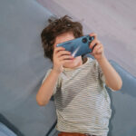 Les députés adoptent une loi interdisant l'accès aux réseaux sociaux pour les moins de 15 ans