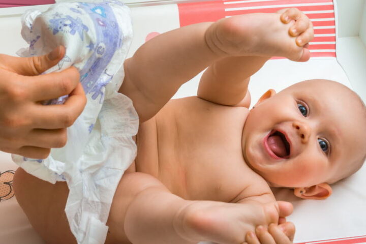 Les parents développent une désensibilisation au dégoût face aux fluides corporels, selon une étude britannique