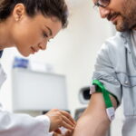 Les raisons de jeûner avant une prise de sang et l'importance des résultats fiables