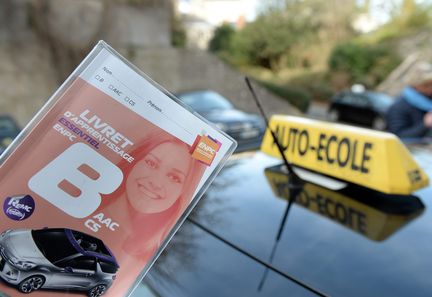 Les socialistes à l'origine de la fin du financement du permis B par le compte personnel de formation