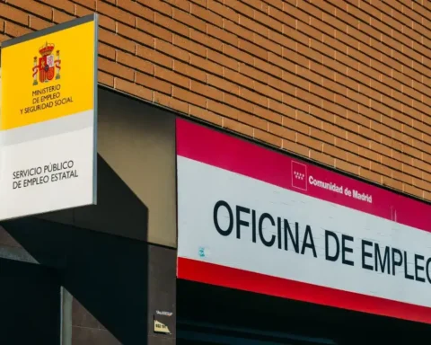 L'Espagne atteint un taux de chômage inférieur à 10 % pour la première fois en 15 ans, un tournant historique.