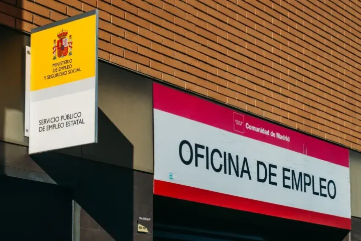 L'Espagne atteint un taux de chômage inférieur à 10 % pour la première fois en 15 ans, un tournant historique.