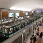Ligne 14 : le métro le plus fréquenté d'Île-de-France dépasse désormais la ligne 1 en termes de passagers.