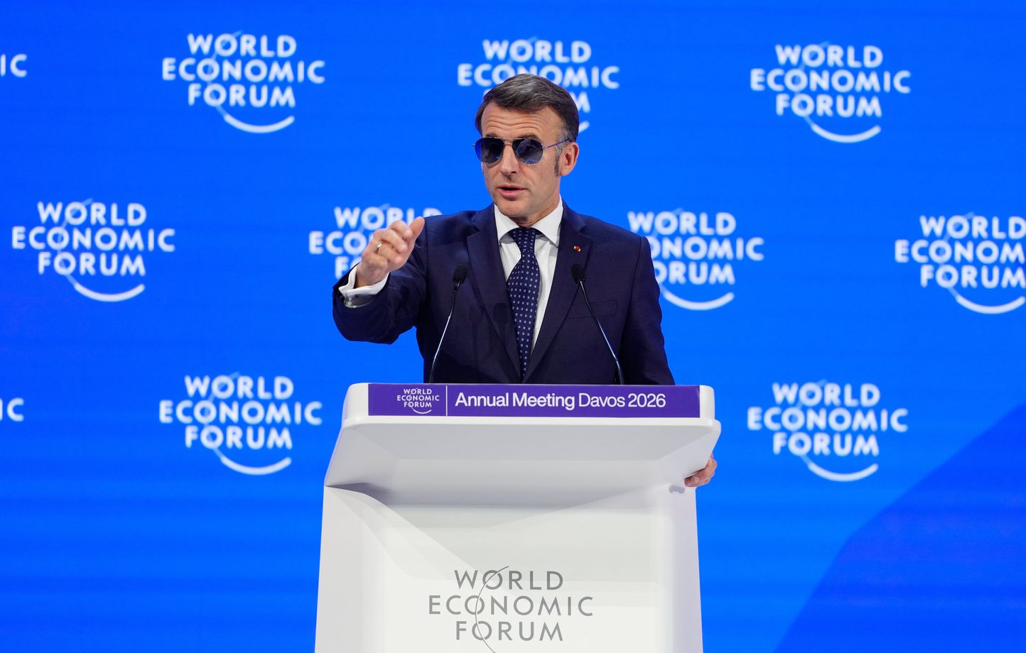 Macron à Davos : « respecter plutôt que céder aux brutesses » face aux menaces américaines