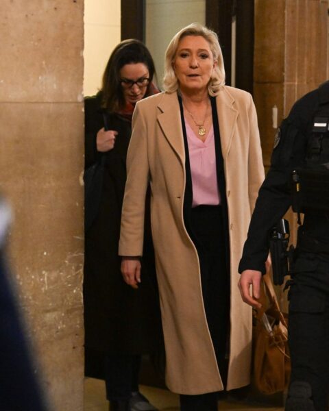 Marine Le Pen affirme sa détermination à prouver son innocence lors de son procès en appel à Paris