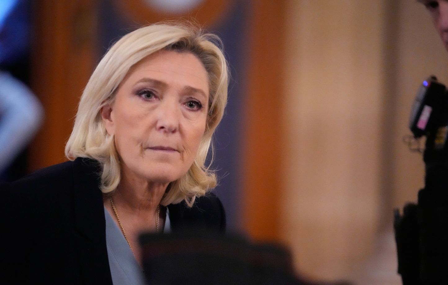 Marine Le Pen relaxée dans une affaire de diffamation concernant une étudiante voilée