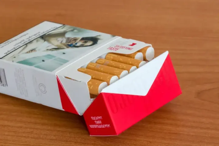 Marlboro et Bentley : ces marques de tabac seront retirées des rayons dès février 2026.