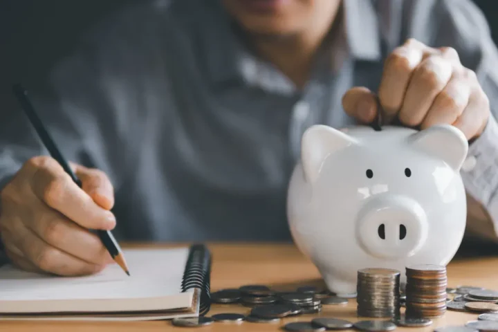 Mauvaise nouvelle pour les épargnants : le taux du Livret A s’apprête à diminuer.