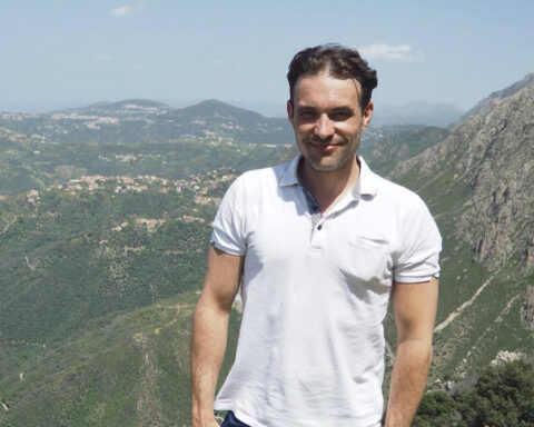 Mobilisation au Bataclan pour commémorer les sept mois de détention de Christophe Gleizes en Algérie.