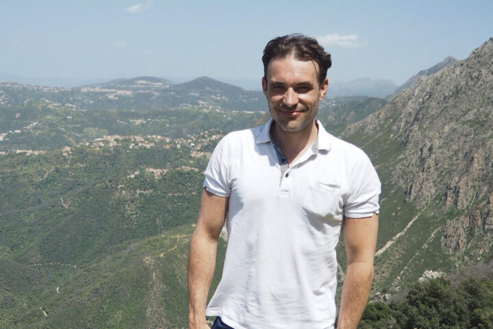 Mobilisation au Bataclan pour commémorer les sept mois de détention de Christophe Gleizes en Algérie.