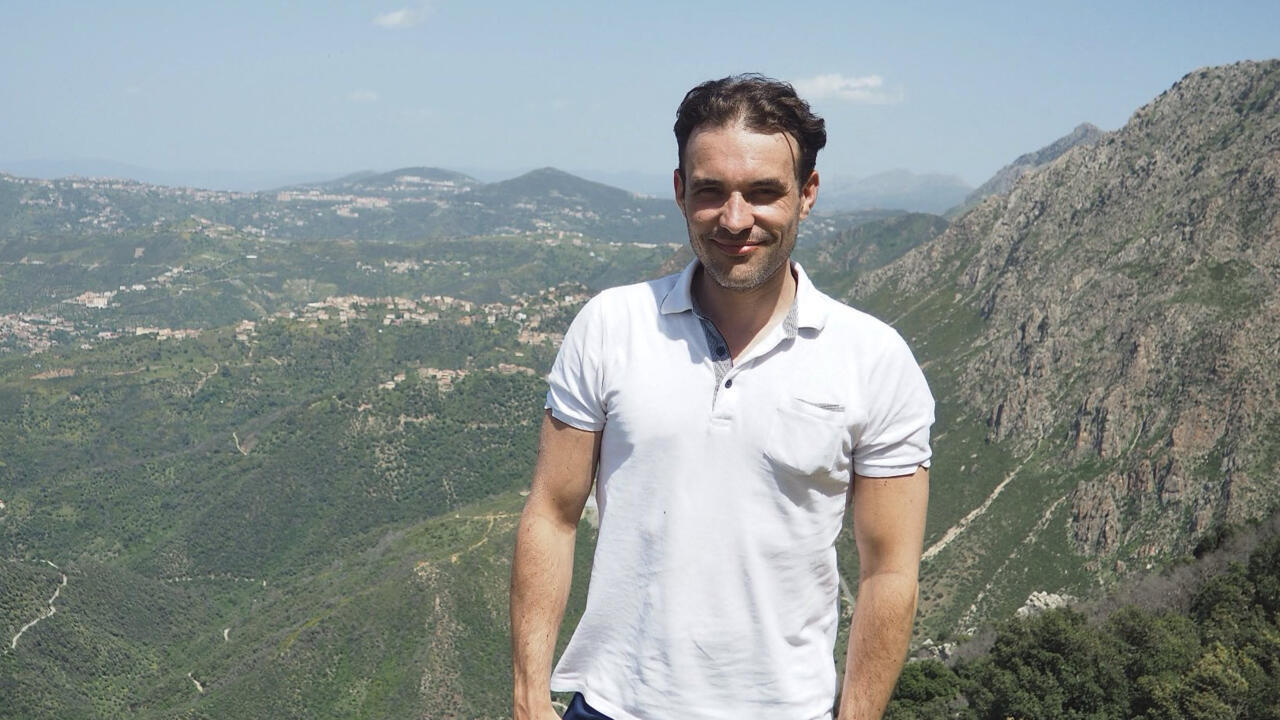 Mobilisation au Bataclan pour commémorer les sept mois de détention de Christophe Gleizes en Algérie.