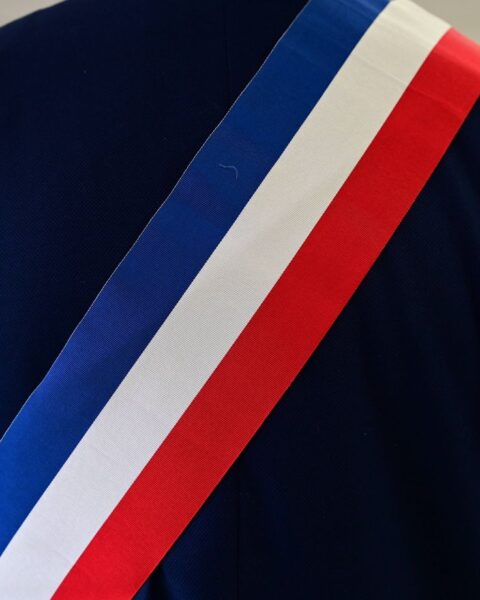 Municipales 2026 : un maire accusé de viol et proxénétisme se représente malgré les controverses