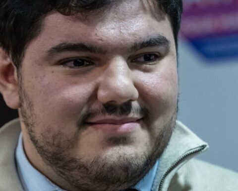 Municipales à Marseille : Amine Kessaci annonce son engagement contre le narcotrafic à côté de Benoît Payan