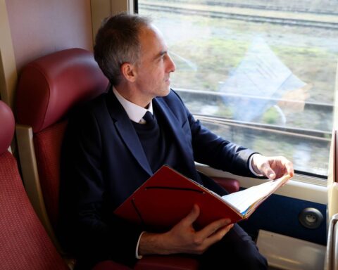 Raphaël Glucksmann révèle que son grand-père était un espion soviétique au service de Staline