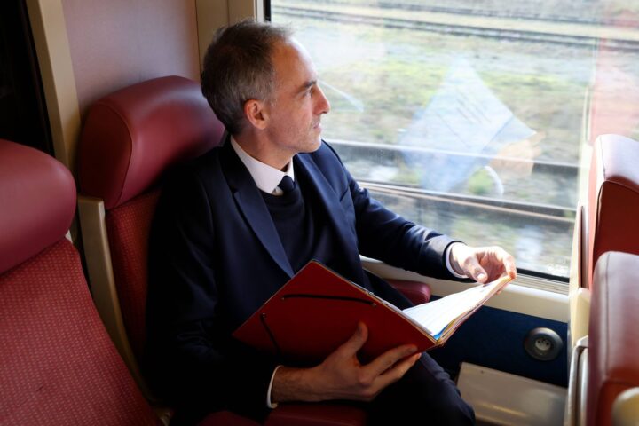 Raphaël Glucksmann révèle que son grand-père était un espion soviétique au service de Staline