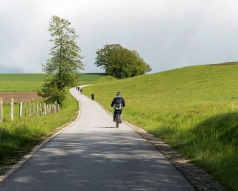 Réserver certaines routes rurales aux cyclistes et riverains : une proposition pour améliorer la sécurité en France