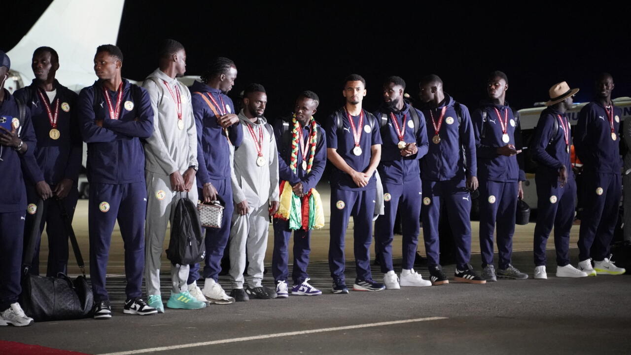 Sacre du Sénégal à la CAN 2025 : accueil triomphal des Lions de la Teranga, tandis que le Maroc se prépare à recevoir la Coupe d...
