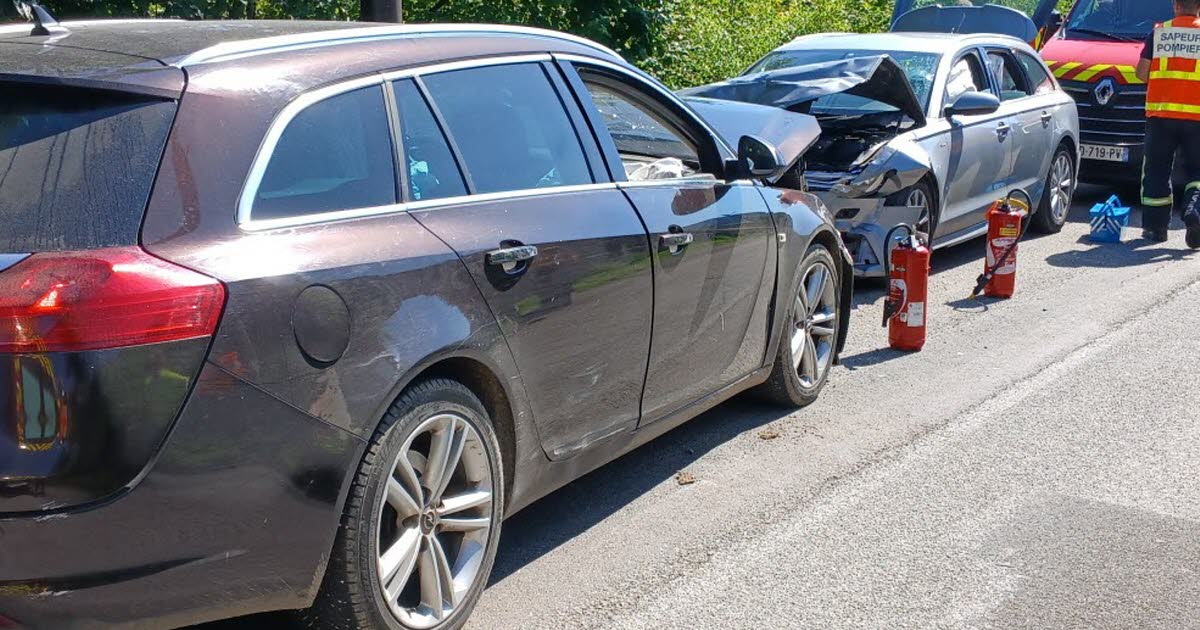 Salins-les-Bains : une automobile perd le contrôle et heurte deux véhicules, trois blessés légers