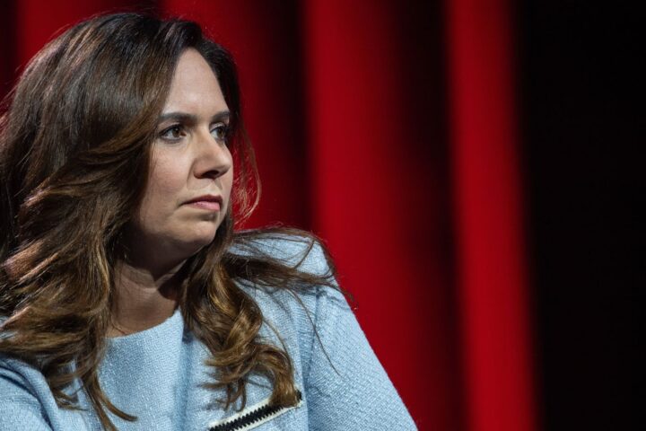 Sarah Knafo, compagne d'Éric Zemmour, candidate à la Mairie de Paris pour 2026