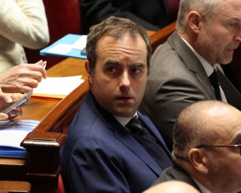 Sébastien Lecornu demande au ministre de l'Intérieur de préparer des élections législatives anticipées