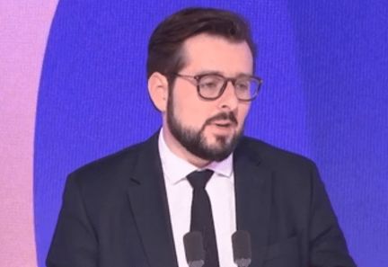 Sébastien Lecornu présente les mesures du budget 2026 lors du "8h30 franceinfo" avec Philippe Brun