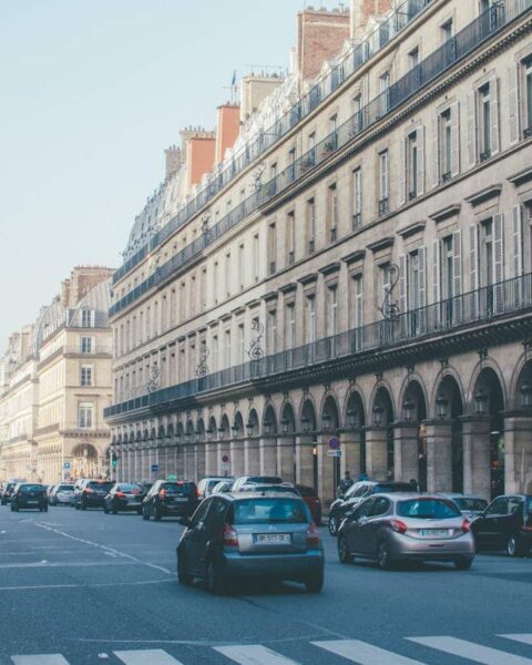 Stationnement à Paris : une hausse des tarifs qui impacte l'économie urbaine.