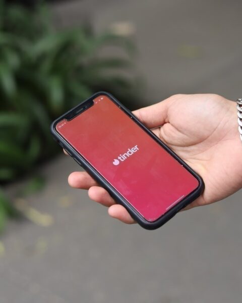 Tinder s'engage pour inciter les jeunes à voter lors des municipales de 2026