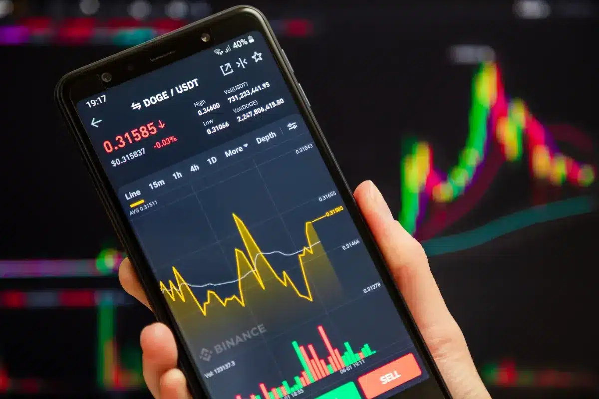 « Trop lent et peu rentable : les jeunes Français abandonnent le Livret A au profit de l'investissement en Bourse »