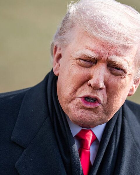 Trump annonce le déploiement d'une « armada massive » vers l'Iran pour faire pression sur Téhéran